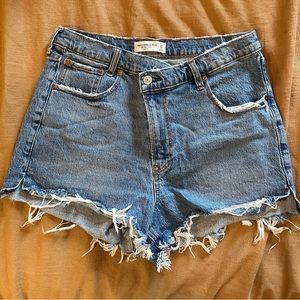 Abercrombie Mom Short High Rise